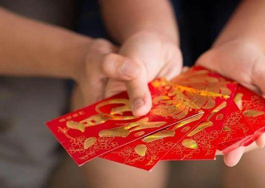 眷注员工怙恃，，，为员工怙恃设置眷注金制度